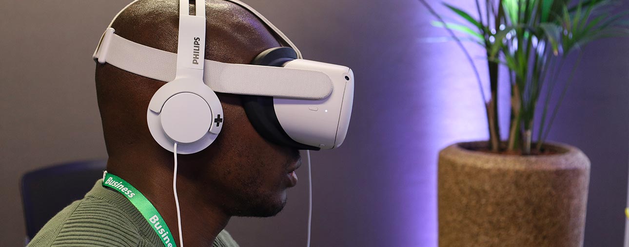 Photo homme casque vr Antilogy